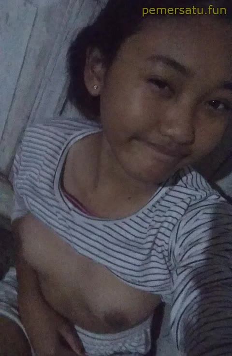 P1 Sindi Nisrina Abg 18yo Kacamata Memek Mulus