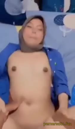P2 Entot Hijab Kemeja Biru Mulus Nikmat
