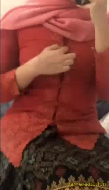 P17 Jilbab Anggun Ternyata Sangean