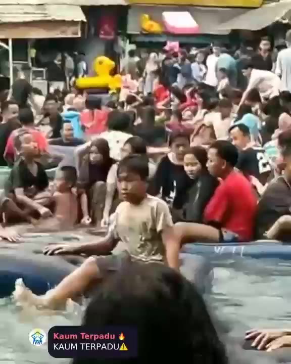 P2-merged-1686154812327 Serasa Dunia Milik Berdua Di Kolam Renang Ramai Malah Mesum(2023 06 07 11 34 32 661) - Copy