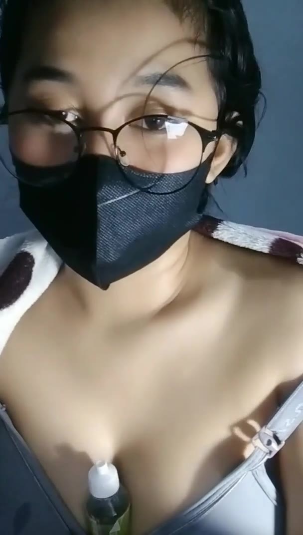 Abu-abu Remas Susu Miss Nani Berkacamata Bra