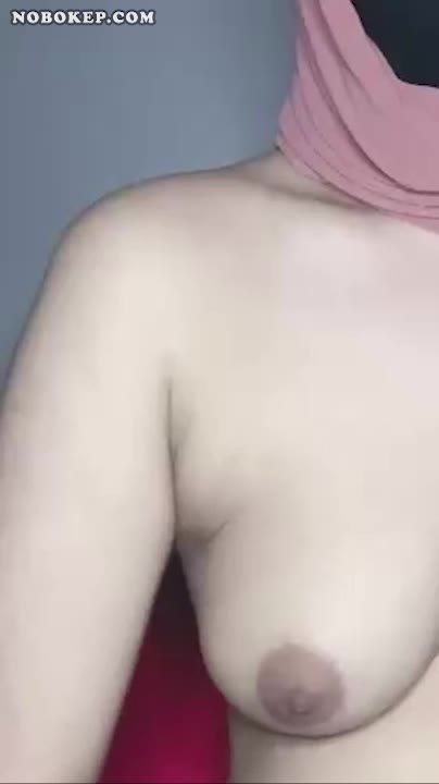 Thumbnail untuk Bokep Indo Caca Hijab Pink Ngangkang Live Colmek