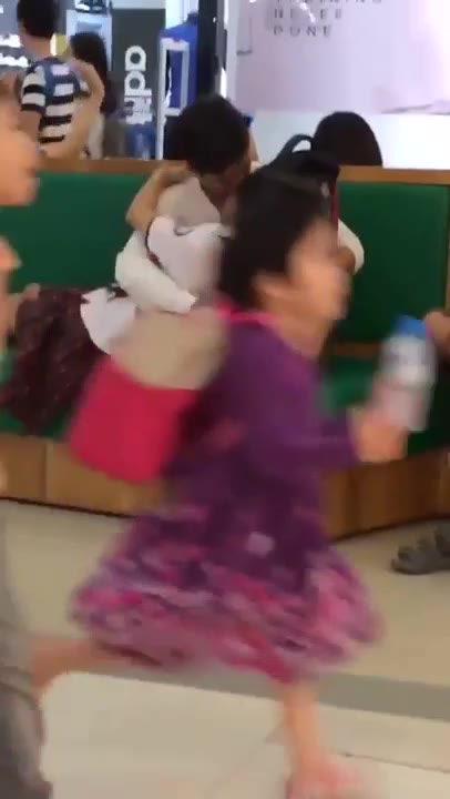 Mall Ngintip - SMA Amoy Ciuman Di Kursi Hijau