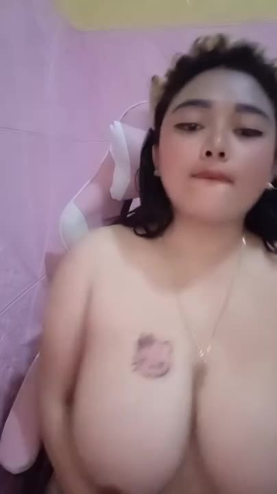 Thumbnail untuk Sii Montok Bella Omkk Trus Lanjut Mandi Doodstream