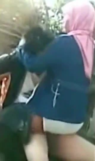 Thumbnail untuk Bokep Ngintip Jilbab Ngentot Di Tepi Sungai Bokepsin