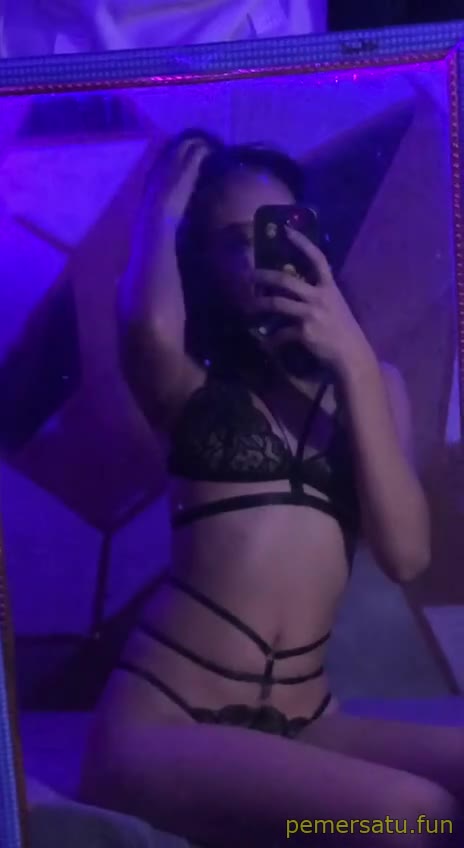 3 terbaru porno Zaiah Casar Selebgram glowing cakep 