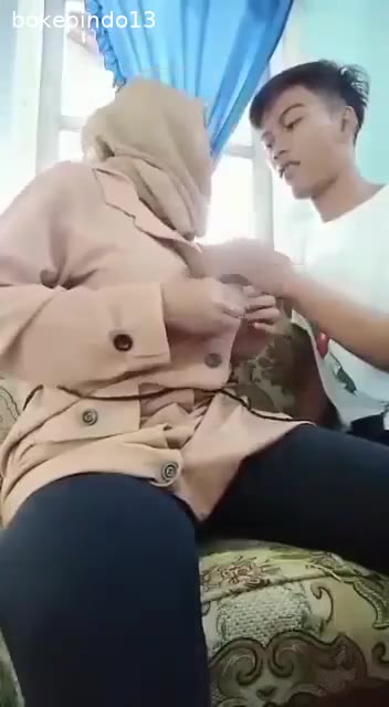 main di ruang tamu mumpung sepi