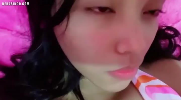 Thumbnail untuk Laras Bali Viral 01 Menggoda Main Bibir Doodstream