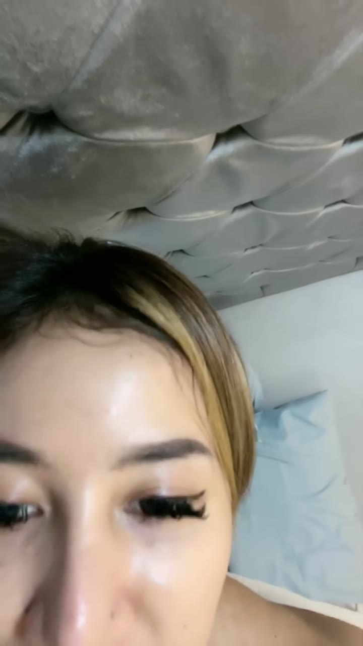 Thumbnail untuk Hilda Gesek Memek Sampe Muncrat Bikin Ngaceng Penonton
