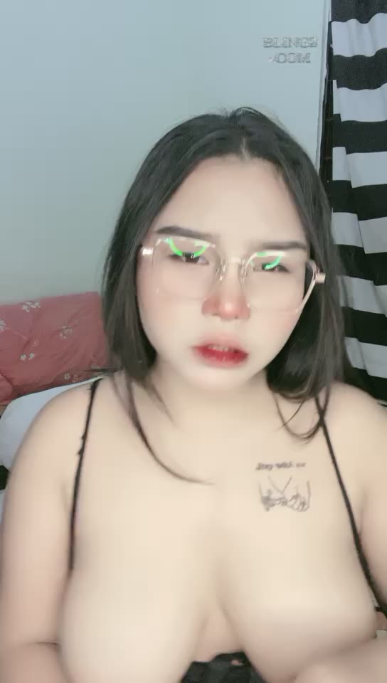 BLING2 Angell99 Ngangkang Colmek Getar Desah
