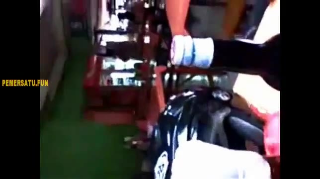 Juga Abg Pamer Belahan Toket Di Restoran Berani
