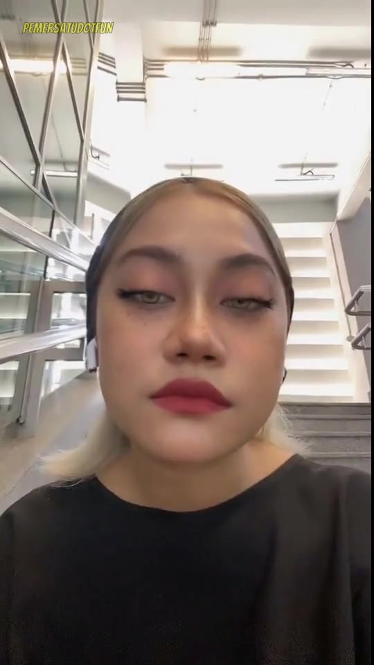 6) Koleksi Jilbab Tiktoker Syazlyn Colok Memek Output P1 (new