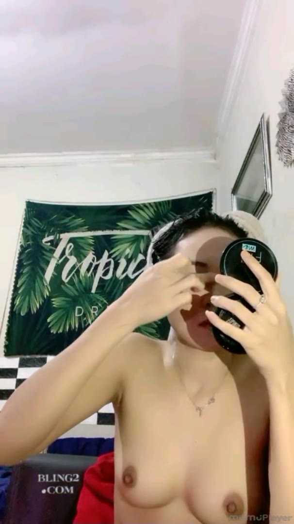 Cakep! Gadis Live Bugil Touch Make-up Santuy