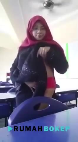 Thumbnail untuk Bokep Guru Hijab Sange Telanjang Rumah Doodstream Pekoblive