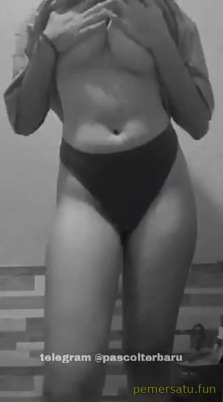 P10 Nova Yang Bangga Sama Toket Gede Nya