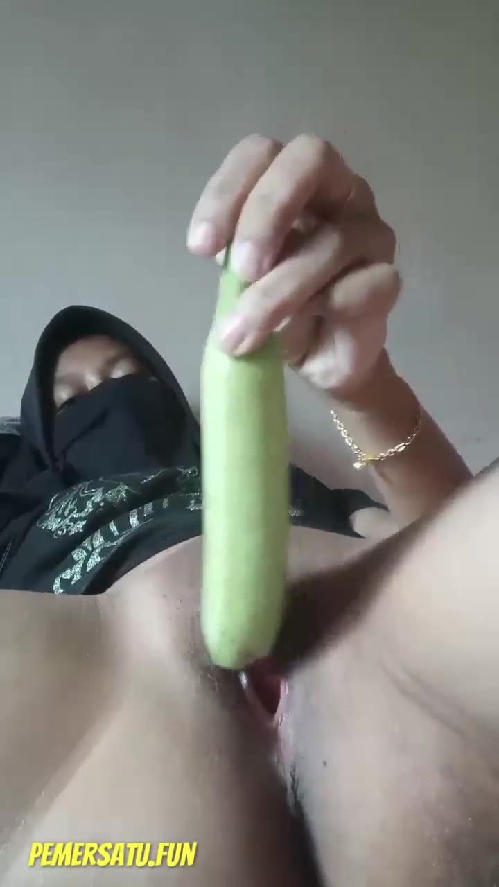 Pisang Jilbab Hitam Colmek Pakai