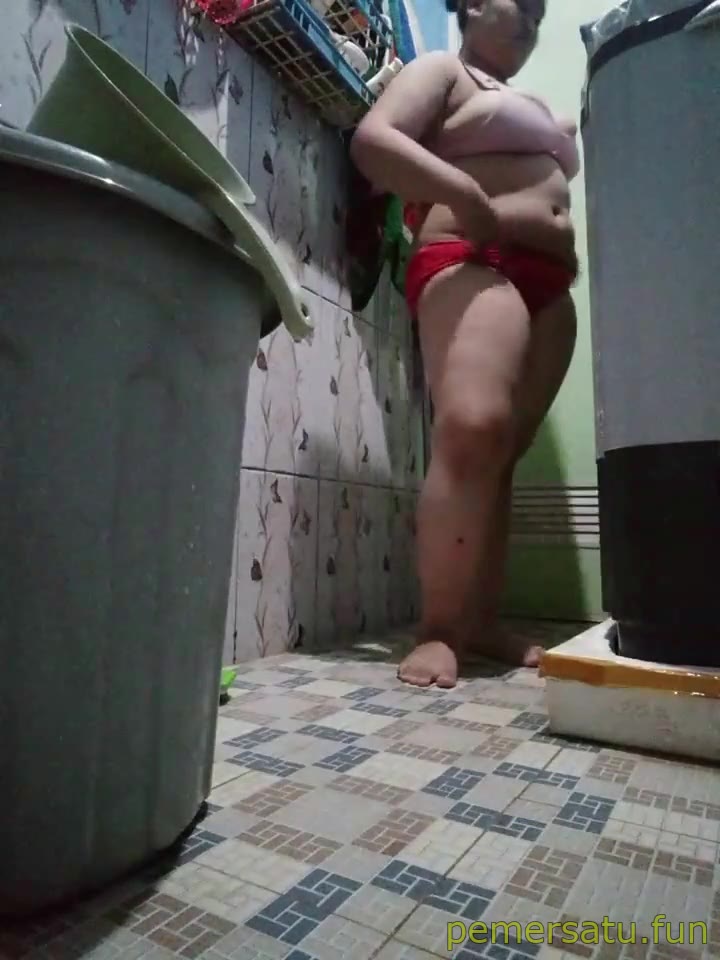P18 Sari ABG 18yo Montok Gemoy Memek Item Pemersatu Fun