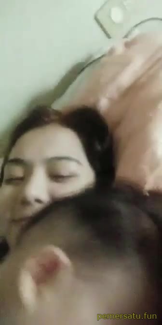 P27 Anna Kristina Ylaya Tobrut Kacamata Mov