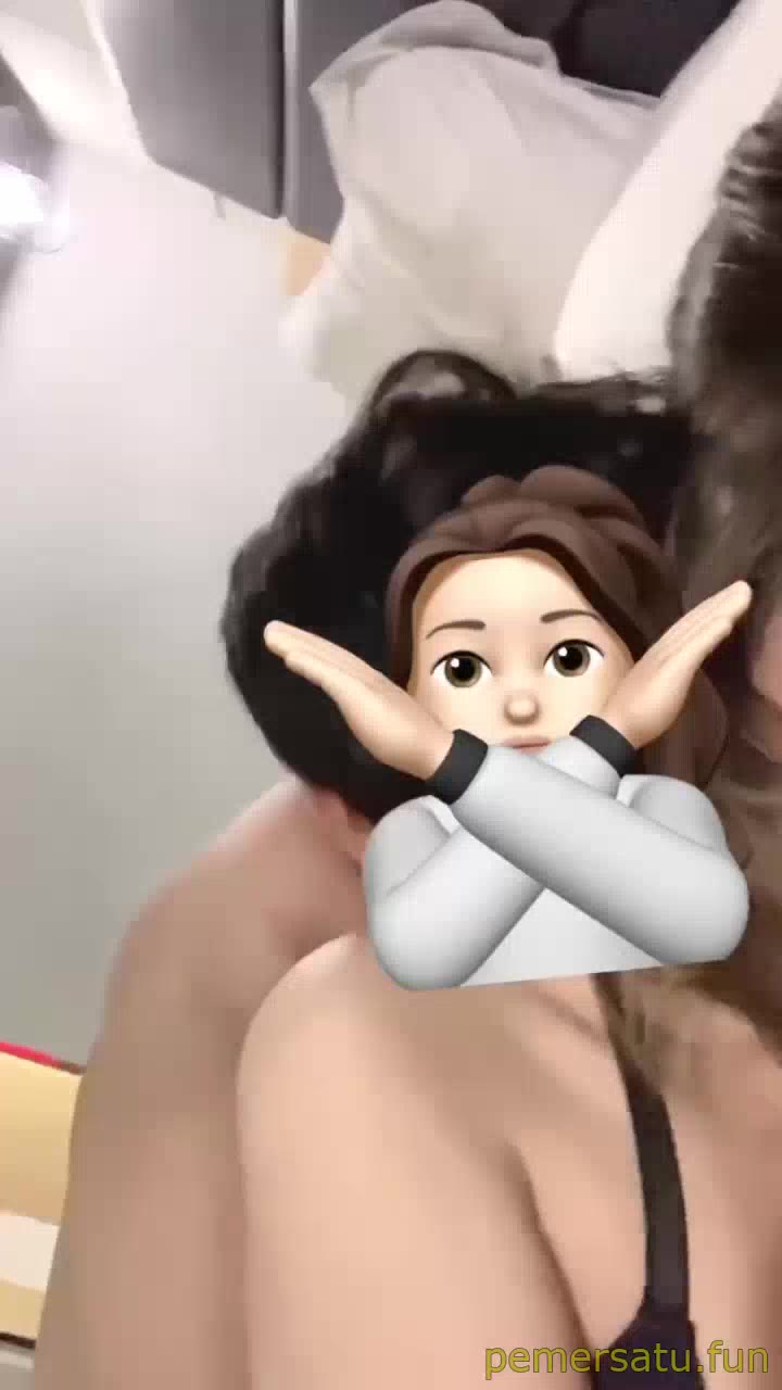 P60 Tata Maunya Memeknya Di Colok Colok Kontol