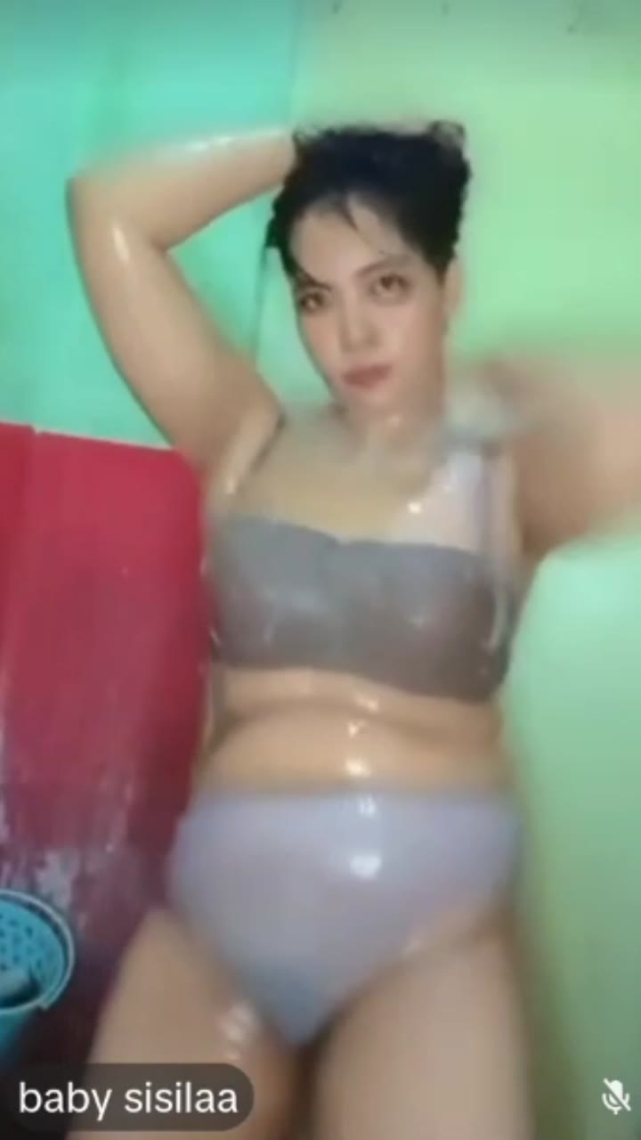 Thumbnail untuk By Sisila Mandi Bar Sambil Goyang Pargoy Mantulll