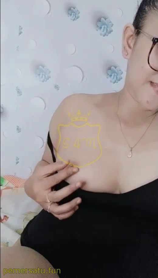 P1 Amel Hijab Sange Kacamata Gemar Colok Memek Becek Banjir