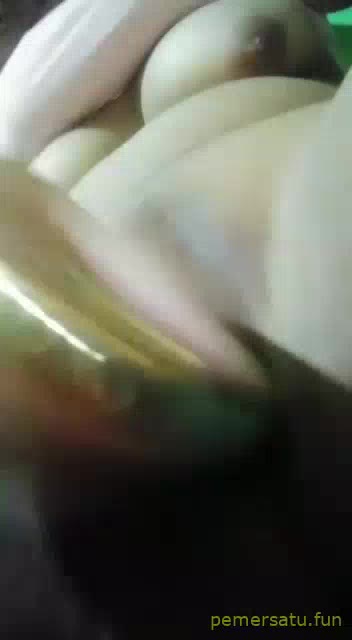 P1 Abg Gemoy Colmek Pakai Botol