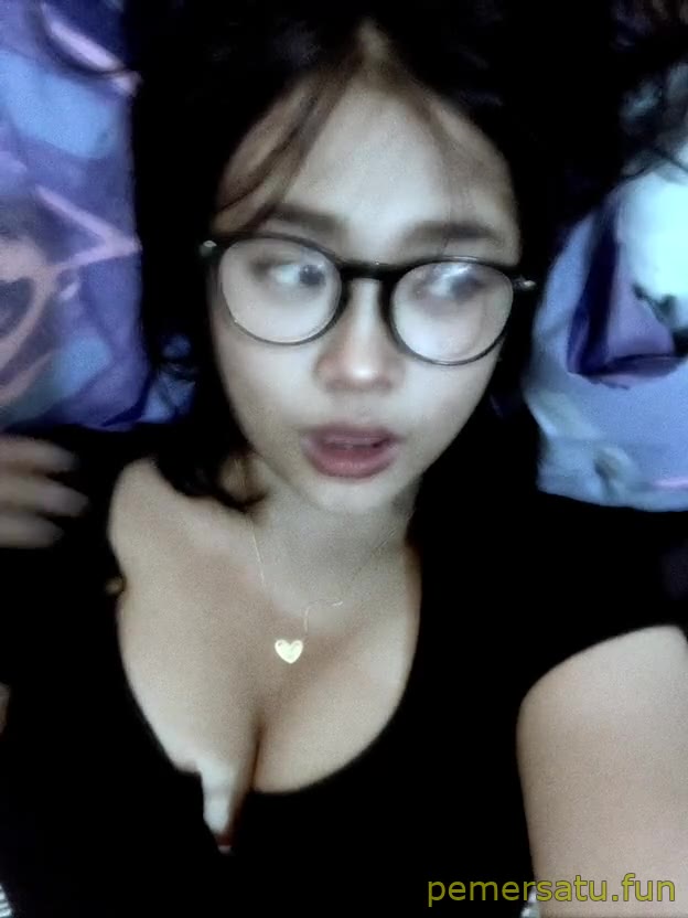 P1 Karin Awek 19yo Sepong Kontol Item Outdoor Lanjut Ngewe