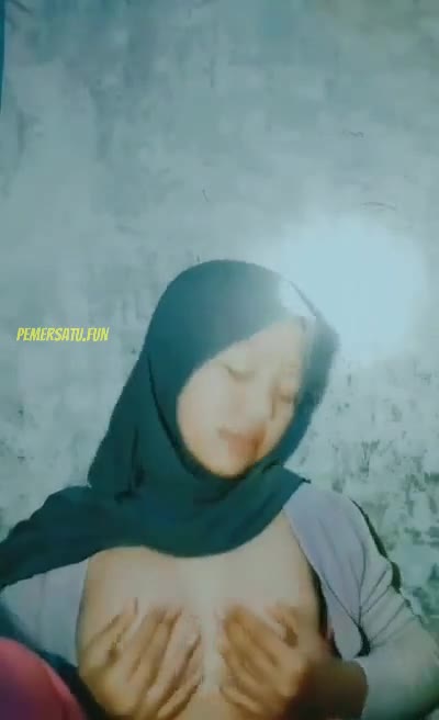 Diremas-out Jilbab Toket Kecil Siap