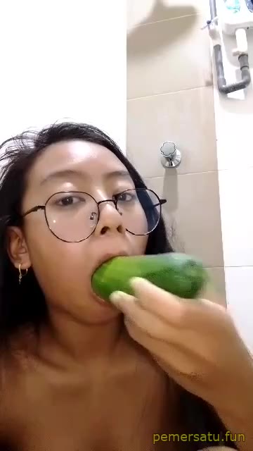 P24 Dede Aminaa Suka Timun Abg 18yo
