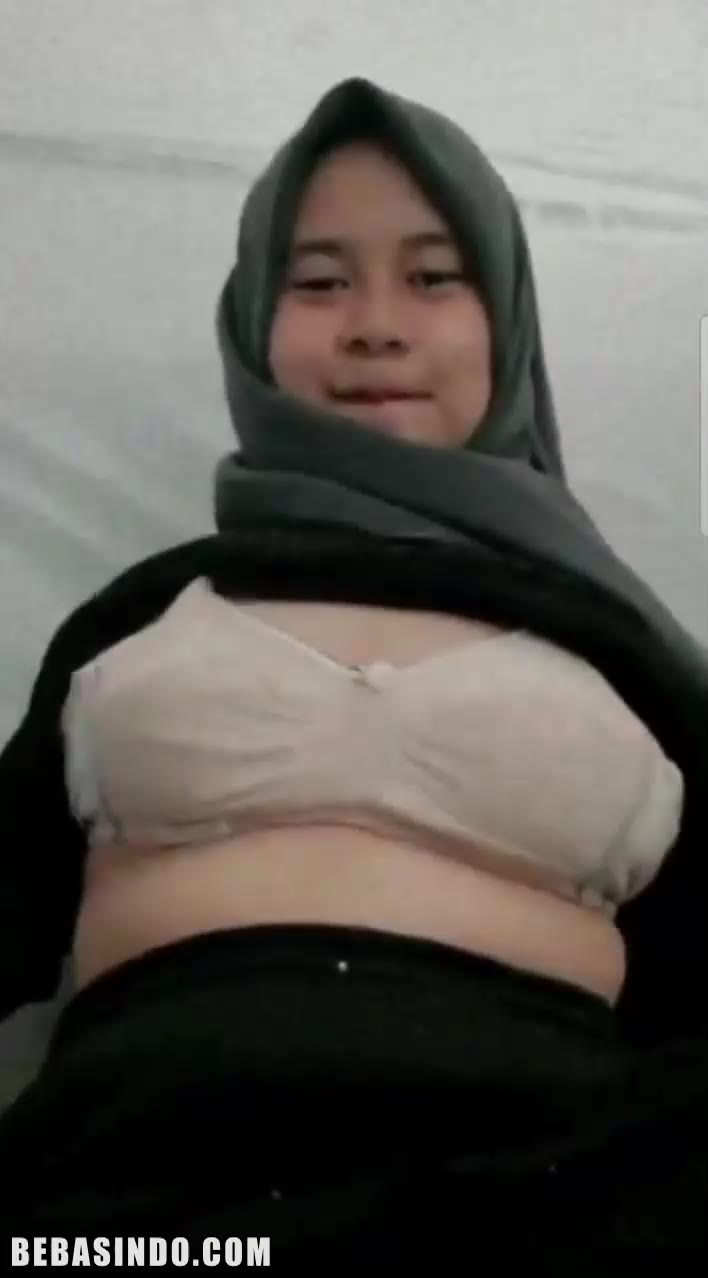 Thumbnail untuk Abg Jilbab Memeknya Tembem Banget Bokep31 Link Poophd
