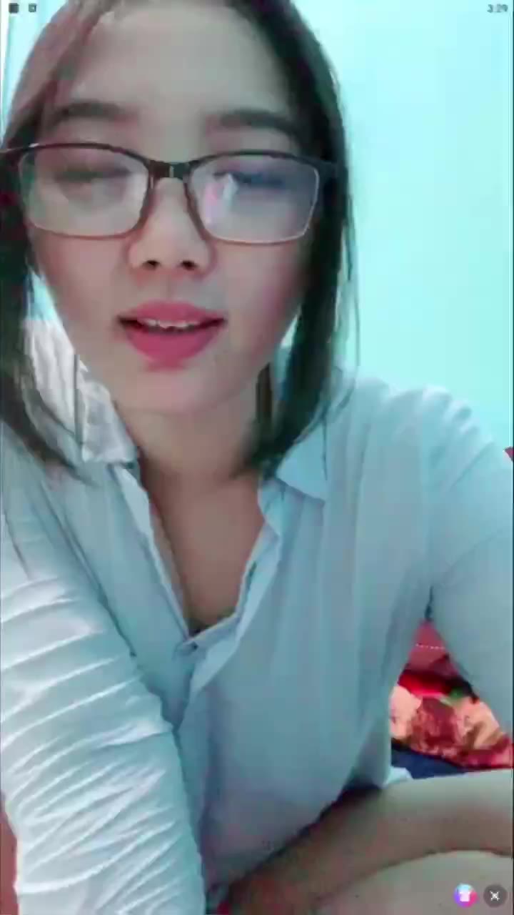 Bar-bar Julia Cantik Live