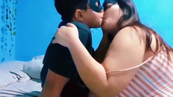 Crot Private Content Kia, Part 3: Jepitan Memek Bikin