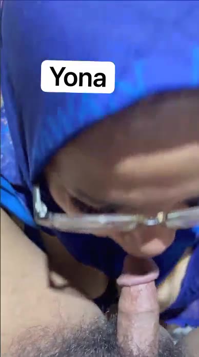 Thumbnail untuk Tante Yona Hijab Nyepong Depan Pintu Poophd Baru