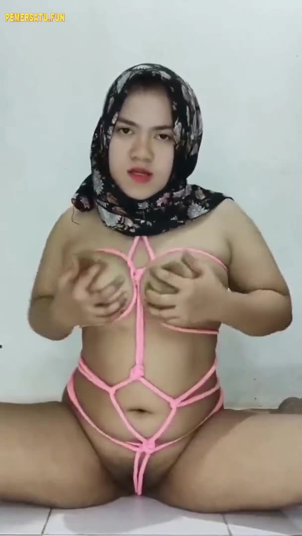 (new) Jilbab Liar Pakai Tali Pink Nenennya Gede