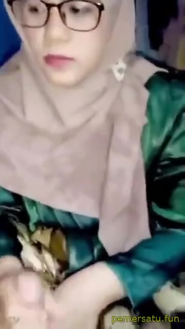 Crot Dikocok Hijab Jilbab Kacamata Sampai