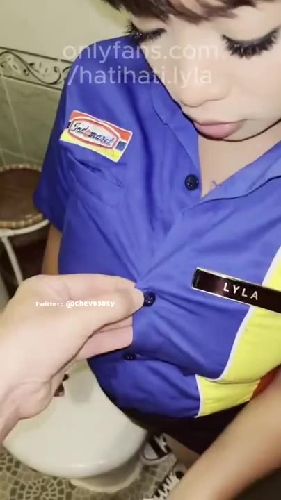 Thumbnail untuk Ngewe Pegawai Indomaret Di Toilet Doodstream Tele Jilbab