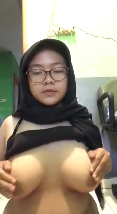 Thumbnail untuk Jilbab Lonte 1 indonesia ngentot Video Bokep bokepsin
