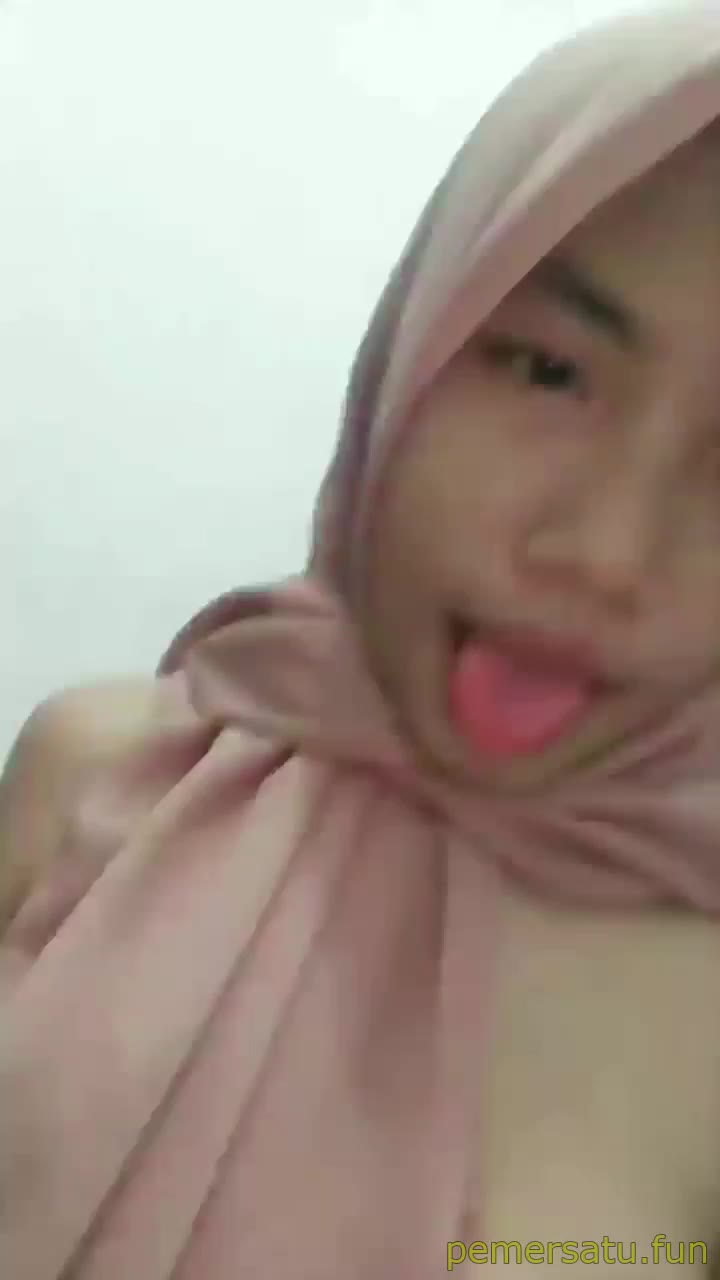 Fulldur Dini Sad Jilbab ABG 18yo Putih Mulus Omek
