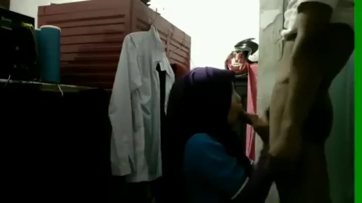 Mulut Main Cepet Pas Jam Istirahat Di Asrama Karyawan Wanita, Crot Di