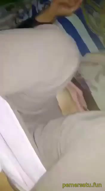 Dientot Hijab Kacamata Memek Sempit 21yo