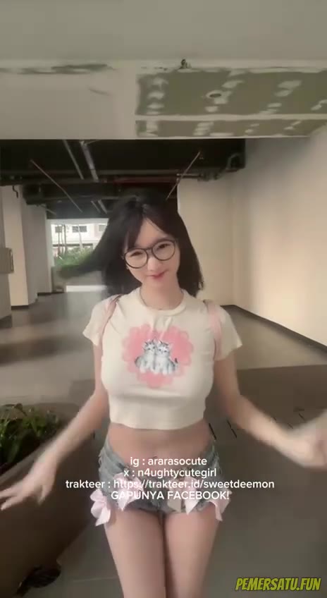 P4 Ararasocute Kacamata Putih Mulus