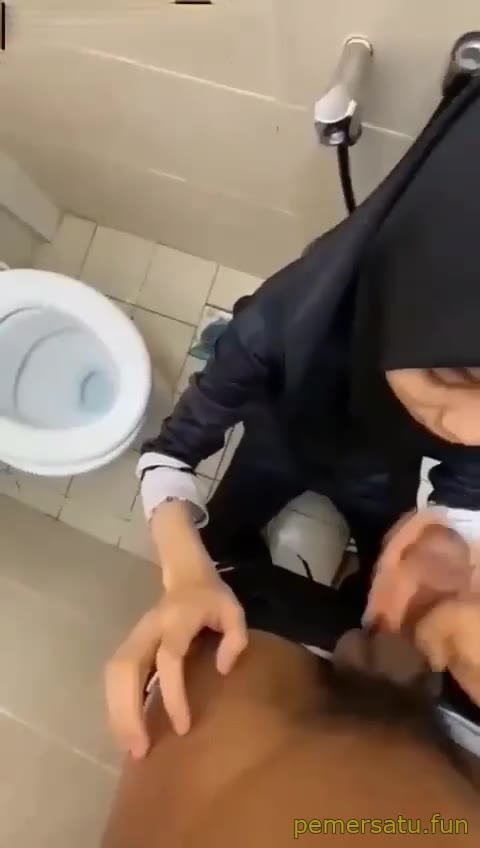 P3 Hijab Di Toilet Dikasih Kontol