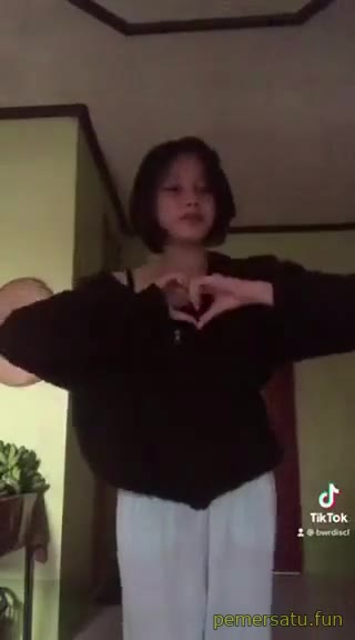 P180 Sherly Tiktoker 18yo Kacamata Viral