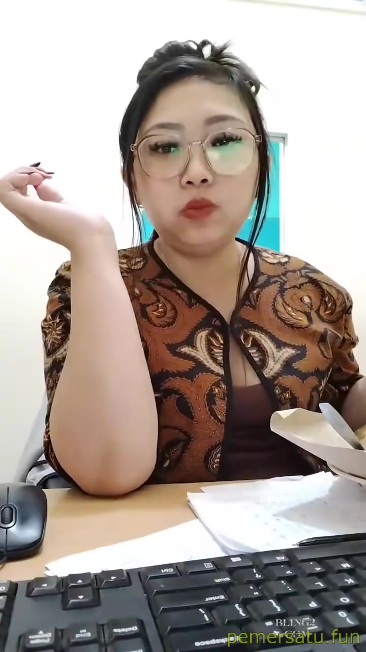 P2 Live Dikantor Abg 18yo Viral
