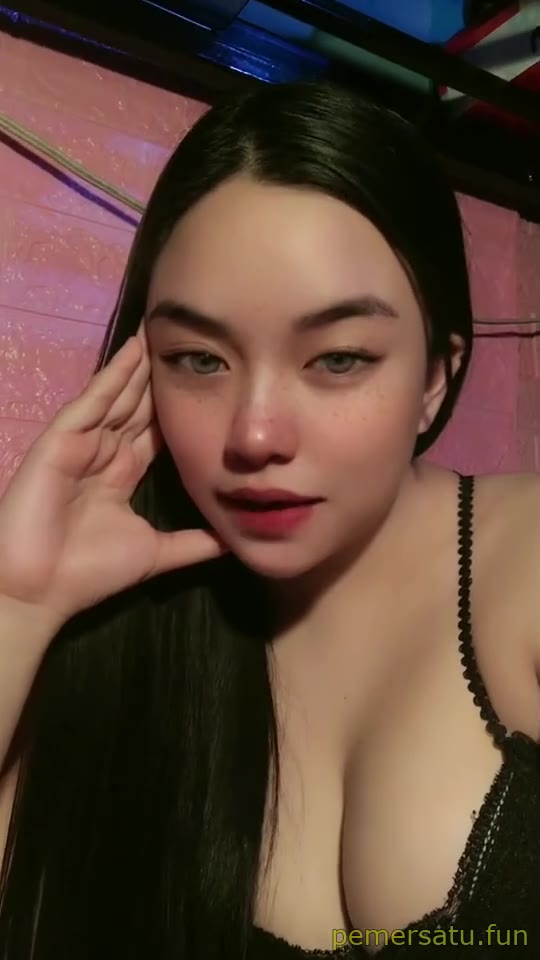 P22 Alexis Vivienn Tiktoker Cantik Mulus