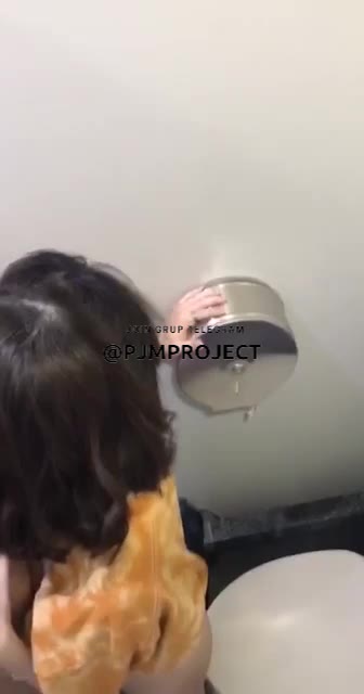 Thumbnail untuk Bokep Ngintip Anak Sma Di Ewe Guru Olahraga