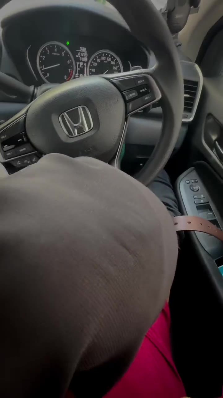 Thumbnail untuk Jilbab Hitam Baju Merah Nyepong Di Mobil Pro