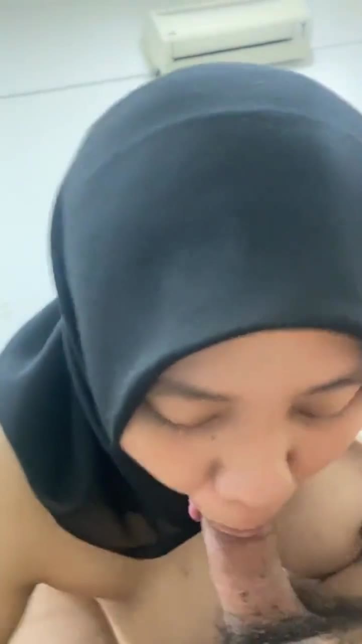 Thumbnail untuk Jilbab Hitam Pentil Coklat Nyepong Dan Ngewe Lokal
