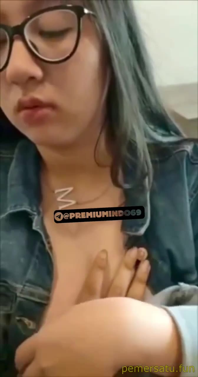 P2 Chindo Kacamata Mulus Dimaenin Pacar