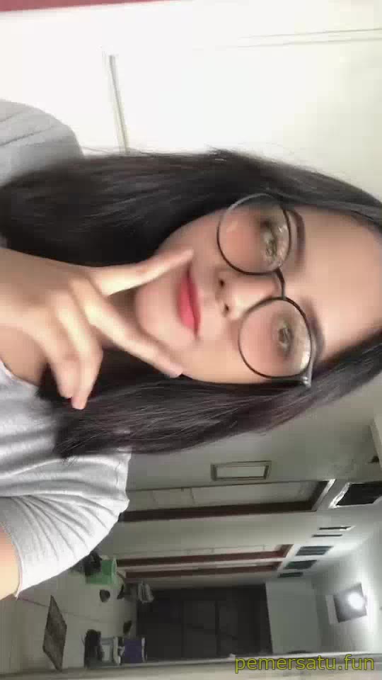 P2 Ochie Deyana Gadis Kacamata PEMERSATU FUN
